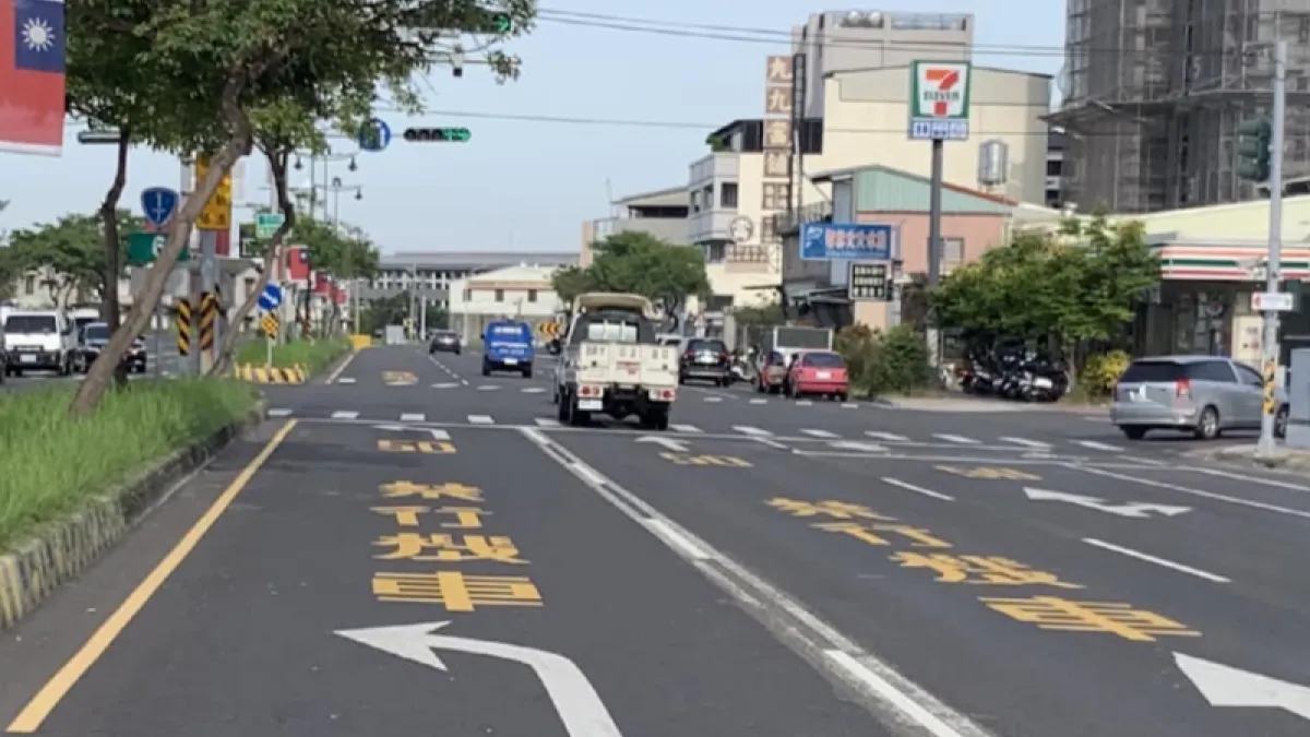 警方表示,圓形綠燈亮起時,無論是左轉、右轉或直行皆可通行,除非道路有特定限制,如雙白實線,否則無需等待左轉箭頭燈亮起。(圖/翻攝自FB/雲林縣警察局)
