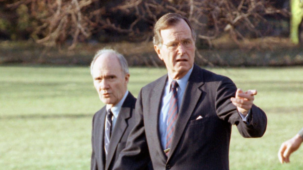 前白宮國安顧問史考克羅(左一),服務於兩屆美國總統福特與老布希,2020年8月8日以95歲高齡壽終正寢。(AP) 前白宮國安顧問史考克羅(左一),服務於兩屆美國總統福特與老布希,2020年8月8日以95歲高齡壽終正寢。(AP)