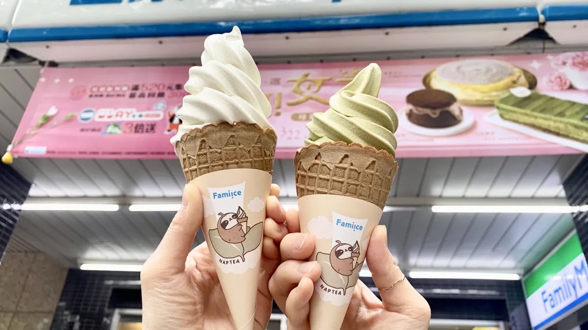 700間Fami!ce霜淇淋雙口味店舖則販售「四季金萱霜淇淋」、「棉被厚奶蓋霜淇淋」及綜合口味「棉被四季金萱霜淇淋」。(圖/全家便利商店提供)