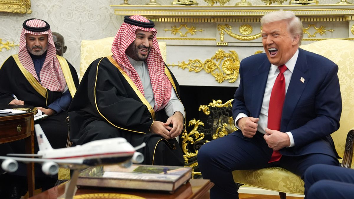 「我才不在乎那隻手做過什麼」川普緊握沙烏地王儲之手,為哈紹吉分屍案護航:他什麼都不知道