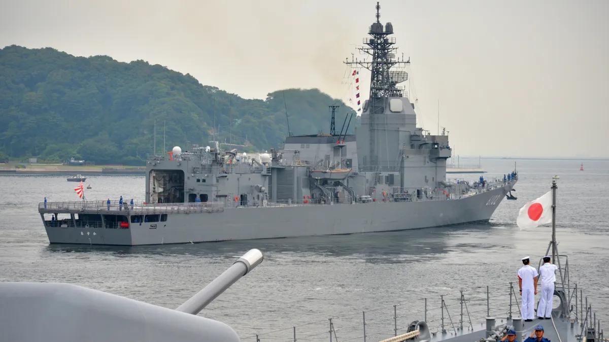 軍事專家認為,自衛隊兵源不足的問題也須改善。圖為海上自衛隊的試驗艦「Asuka號」。(日本自衛隊官網)