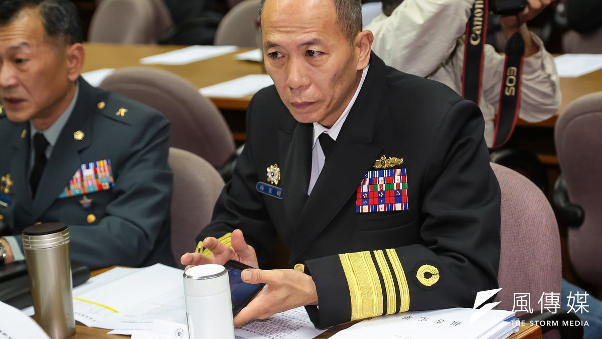 參謀總長並非如外界預期,由國防大學校長劉志斌上將、國防部軍備副部長王信龍上將其中一人出線,總統蔡英文直接拉上更年輕的海軍司令梅家樹上將(見圖),讓軍方跌破眼鏡,足見蔡貫徹軍方世代交替的意志。(資料照,顏麟宇攝) 參謀總長並非如外界預期,由國防大學校長劉志斌上將、國防部軍備副部長王信龍上將其中一人出線,總統蔡英文直接拉上更年輕的海軍司令梅家樹上將(見圖),讓軍方跌破眼鏡,足見蔡貫徹軍方世代交替的意志。(資料照,顏麟宇攝)