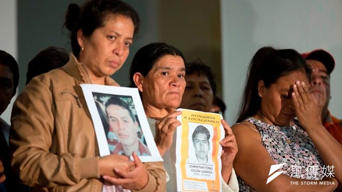 在墨西哥格雷羅州失蹤的學生家長親訪總統,表達對搜索進度緩慢的不滿(美聯社) 在墨西哥格雷羅州失蹤的學生家長親訪總統,表達對搜索進度緩慢的不滿(美聯社)