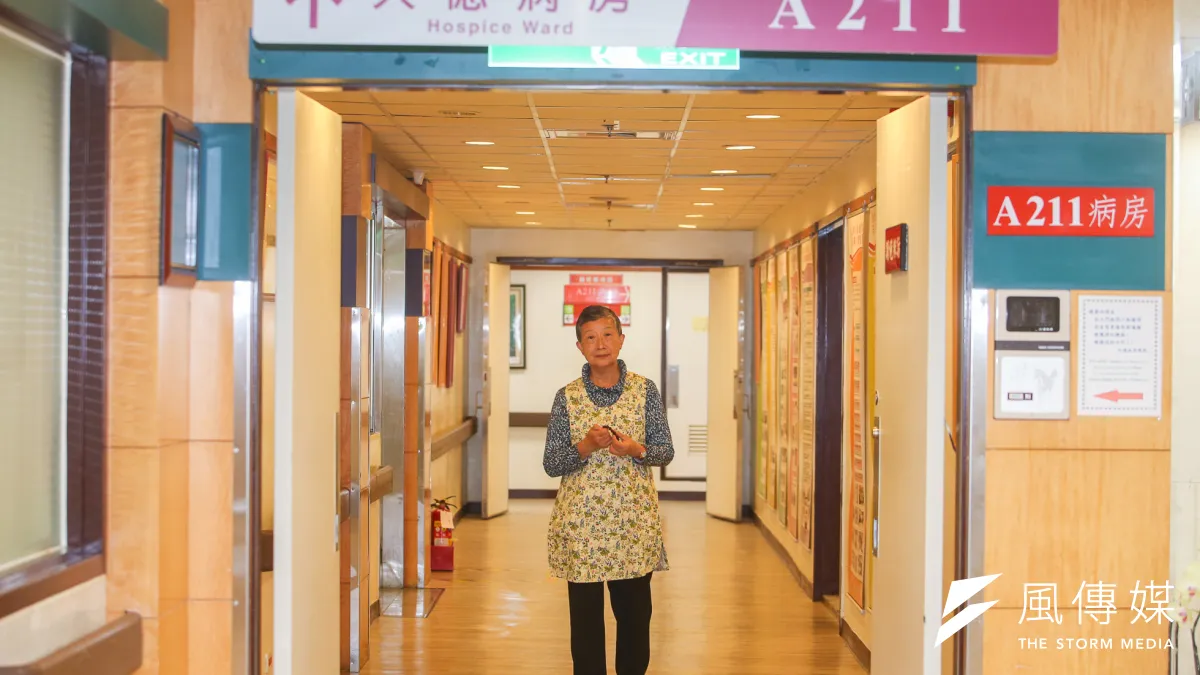 黃曉圓的志工生涯長達33年,過程中她深刻體認施比受更有福,她因此自承「我是最快樂的志工,更是幸福女人。」(陳明仁攝)