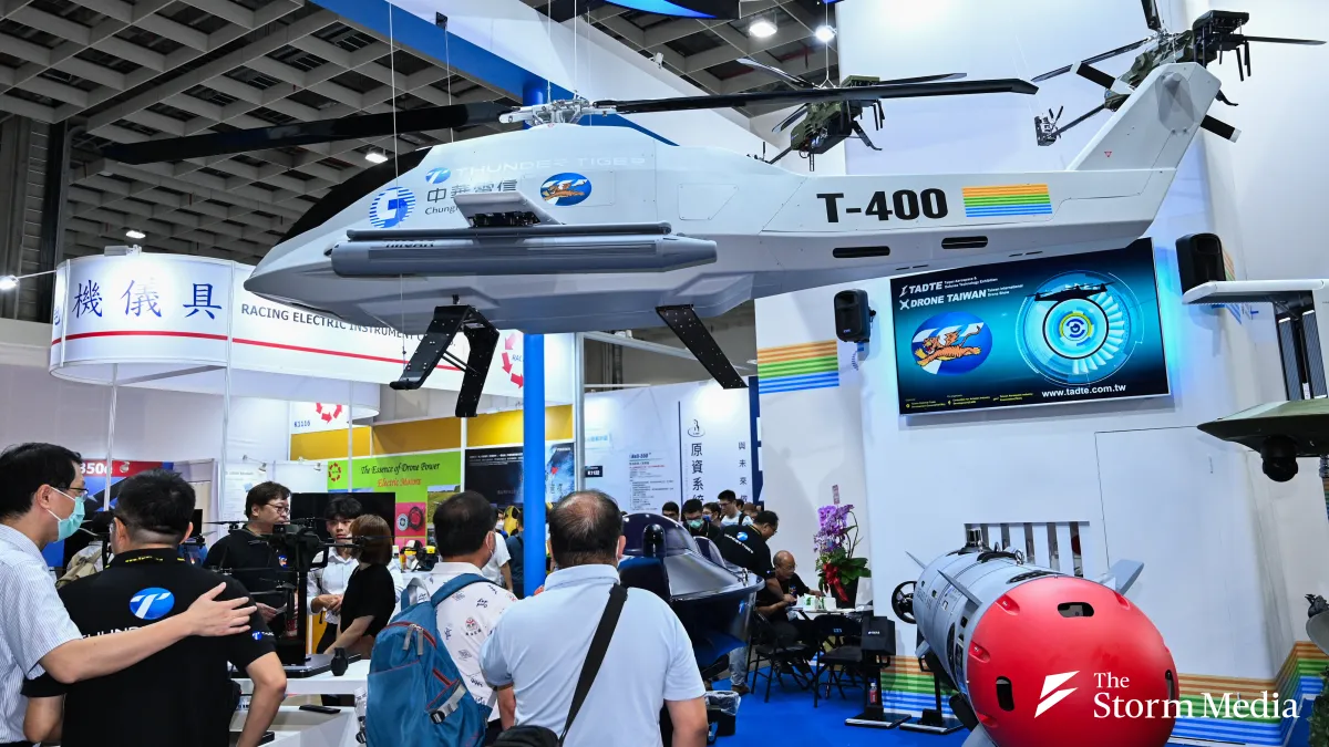 Taiwanese company Thunder Tiger displayed the T-400 medium-to-long-range unmanned helicopter at the 2023 Taipei Aerospace and Defense Technology Exhibition. (Chen Yu-kai)