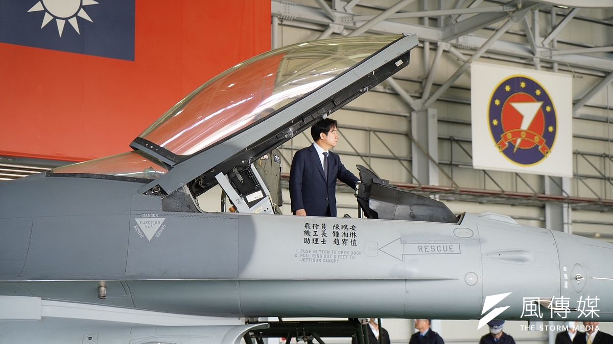 總統賴清德今(21)日前往東部地區視導陸軍台東地區指揮部、空軍第7聯隊。(張曜麟攝) 總統賴清德今(21)日前往東部地區視導陸軍台東地區指揮部、空軍第7聯隊。(張曜麟攝)