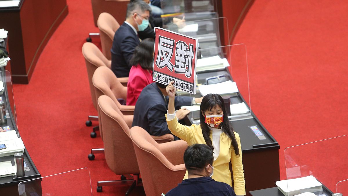 「藍白沒說過要擋軍購預算」!謝寒冰拋1前提:不要說1.25兆元,5兆也照買