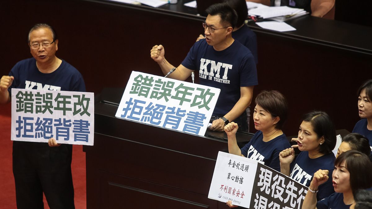 停砍年金8年爭議QA》這1群人狠批「跟搶劫有啥區別」三讀後真正衝擊在哪?年改最大漏洞是這個