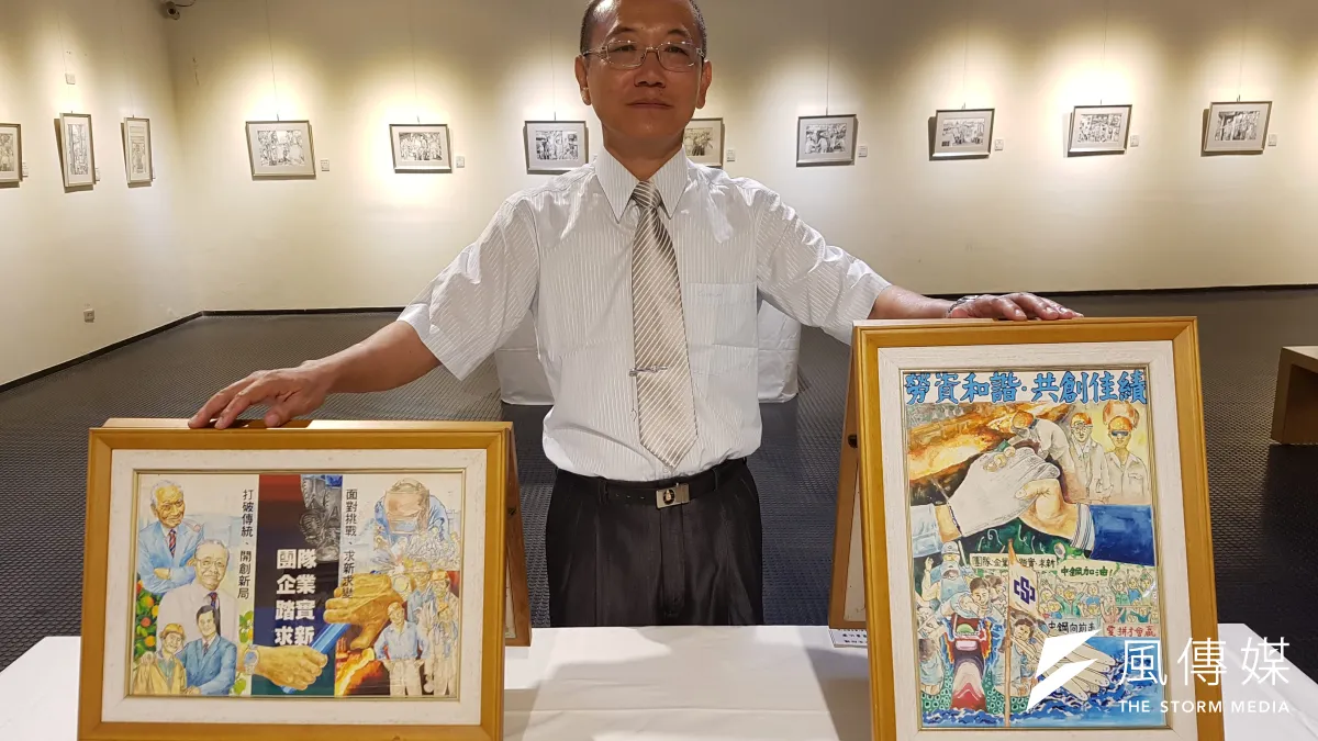 「中鋼職人畫家」黃金川創作中鋼系列「百工圖」鉛筆素描和油畫,真實呈現基層勞動精神。(圖/方詠騰攝)