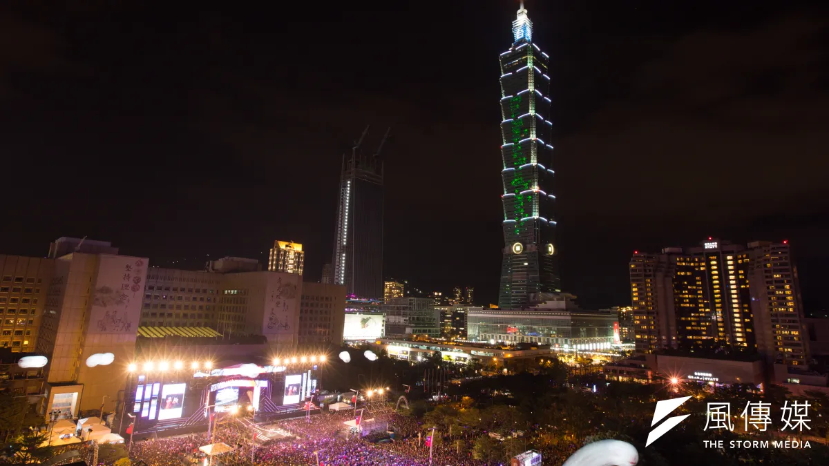 台北市地政局今(17)日發出新聞稿表示,北市的不動產交易量、交易總金額都比去年10月增加,較前一年同期減少,不過住宅價格微幅下跌。(資料照,顏麟宇攝)