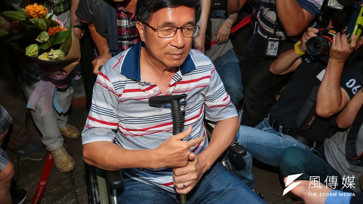 纏訟10年的陳水扁,4日首度於保外就醫期間離開高雄住家,前往台北參加凱達格蘭基金會募款餐會。(資料照,顏麟宇攝) 纏訟10年的陳水扁,4日首度於保外就醫期間離開高雄住家,前往台北參加凱達格蘭基金會募款餐會。(資料照,顏麟宇攝)