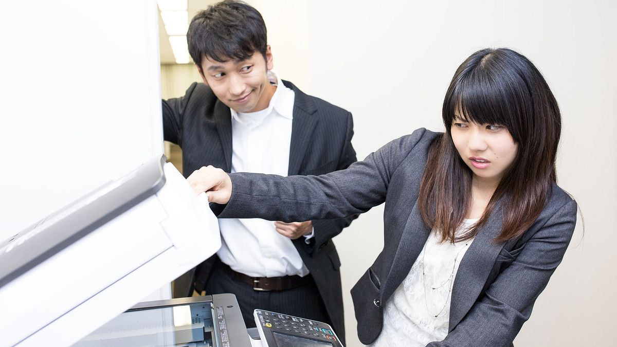 戀愛要成立,仰賴的不是低聲下氣地追與求,而是理解對方的需求、並讓對方感受到價值。(圖/澎湃新聞提供) 戀愛要成立,仰賴的不是低聲下氣地追與求,而是理解對方的需求、並讓對方感受到價值。(圖/澎湃新聞提供)