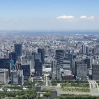 NTTドコモと三菱地所は、丸の内エリアにおいて都市景観と調和したミリ波などの先進5G通信基盤を共同構築し、次世代スマートシティの全国展開を見据えた連携に合意した。(写真/三菱地所広報部提供) NTTドコモと三菱地所は、丸の内エリアにおいて都市景観と調和したミリ波などの先進5G通信基盤を共同構築し、次世代スマートシティの全国展開を見据えた連携に合意した。(写真/三菱地所広報部提供)