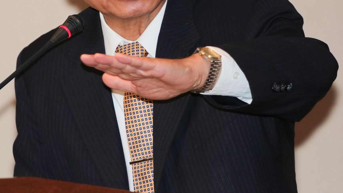 財政部長張盛和27日上午赴立院備詢,國民黨立委賴士葆詢問張對柏南奇的看法,張表示,非常贊成彭淮南的「suffer」說。(余志偉攝) 財政部長張盛和27日上午赴立院備詢,國民黨立委賴士葆詢問張對柏南奇的看法,張表示,非常贊成彭淮南的「suffer」說。(余志偉攝)