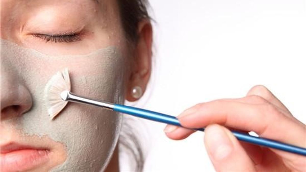 市面上常見的清潔面膜大多是泥狀,一到敷臉的時刻光是塗塗抹抹就需要花掉不少時間。(圖/公眾娛樂網) 市面上常見的清潔面膜大多是泥狀,一到敷臉的時刻光是塗塗抹抹就需要花掉不少時間。(圖/公眾娛樂網)