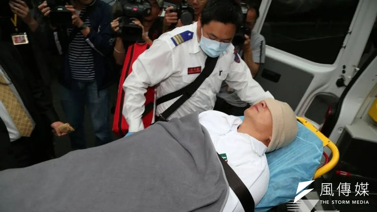 民進黨立委陳歐珀聲援林義雄禁食,25日身體不適,送醫急救。(余志偉攝) 民進黨立委陳歐珀聲援林義雄禁食,25日身體不適,送醫急救。(余志偉攝)