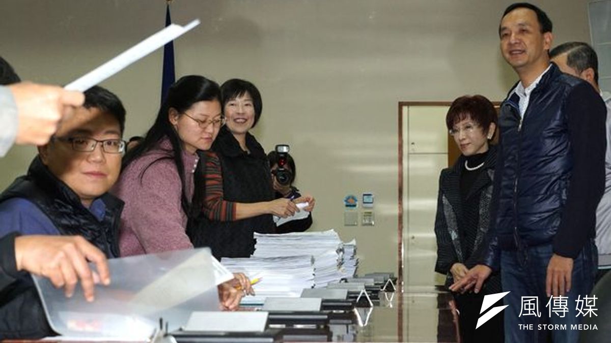 新北市長朱立倫參選國民黨主席,對外界關切的「黨產歸零」,他認為是假議題。(蘇仲泓攝) 新北市長朱立倫參選國民黨主席,對外界關切的「黨產歸零」,他認為是假議題。(蘇仲泓攝)