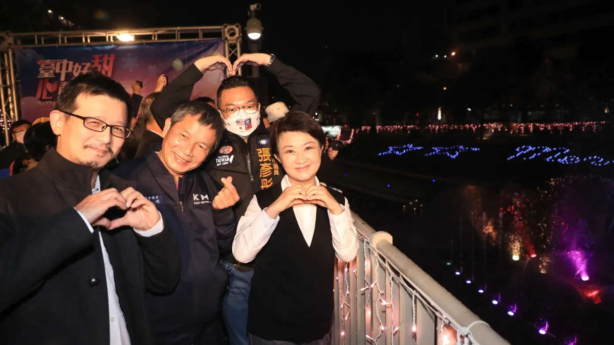 2022台中耶誕嘉年華12/16開幕,台中市長盧秀燕13日晚試點燈。(圖/台中市政府提供)