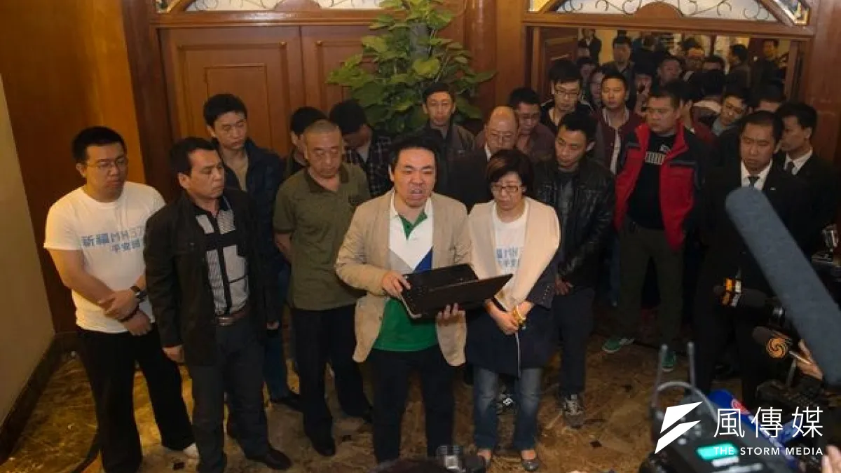 馬航MH370失聯航班中國乘客家屬發表聲明。(美聯社)