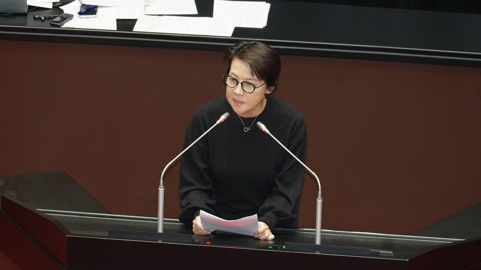 台北投給她的34萬票如今支持誰?黃珊珊5問蔣萬安、沈伯洋