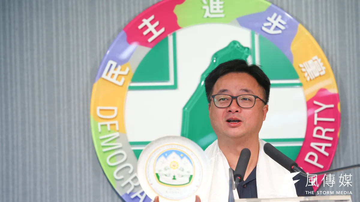 20190726-民進黨秘書長羅文嘉26日召開記者會,針對日前拜會尊者達賴喇嘛進行說明。(顏麟宇攝)