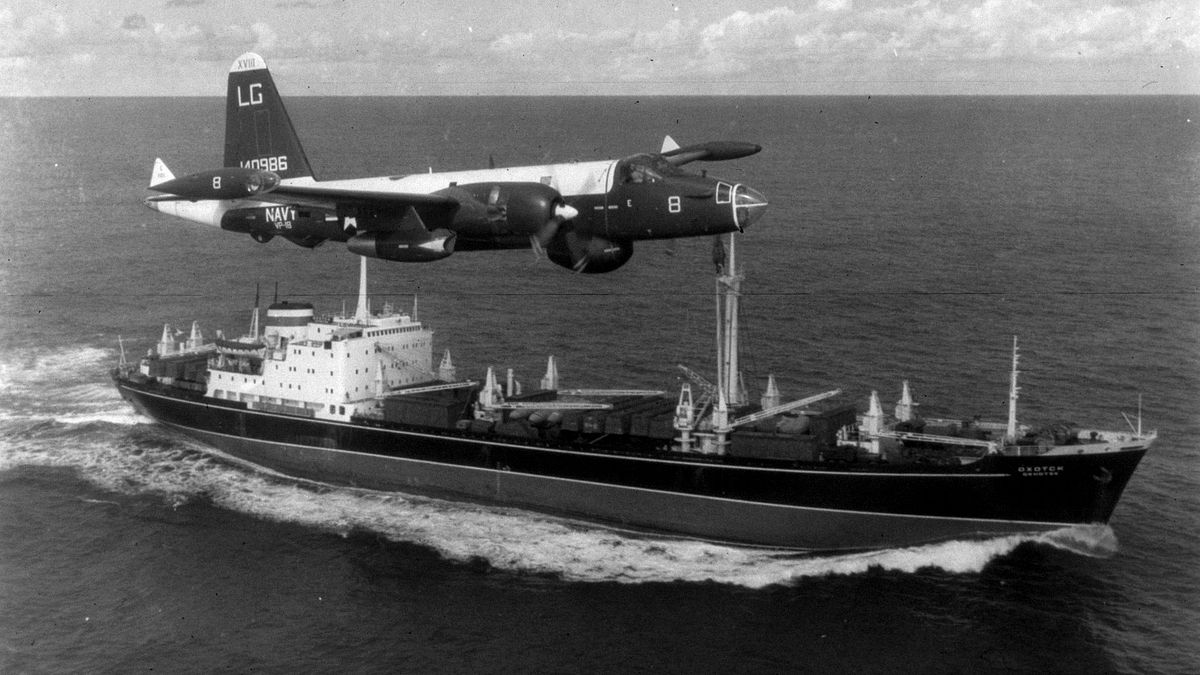 1962年10月古巴飛彈危機期間,美國海軍對古巴進行海上隔離(Wikipedia / Public Domain) 1962年10月古巴飛彈危機期間,美國海軍對古巴進行海上隔離(Wikipedia / Public Domain)