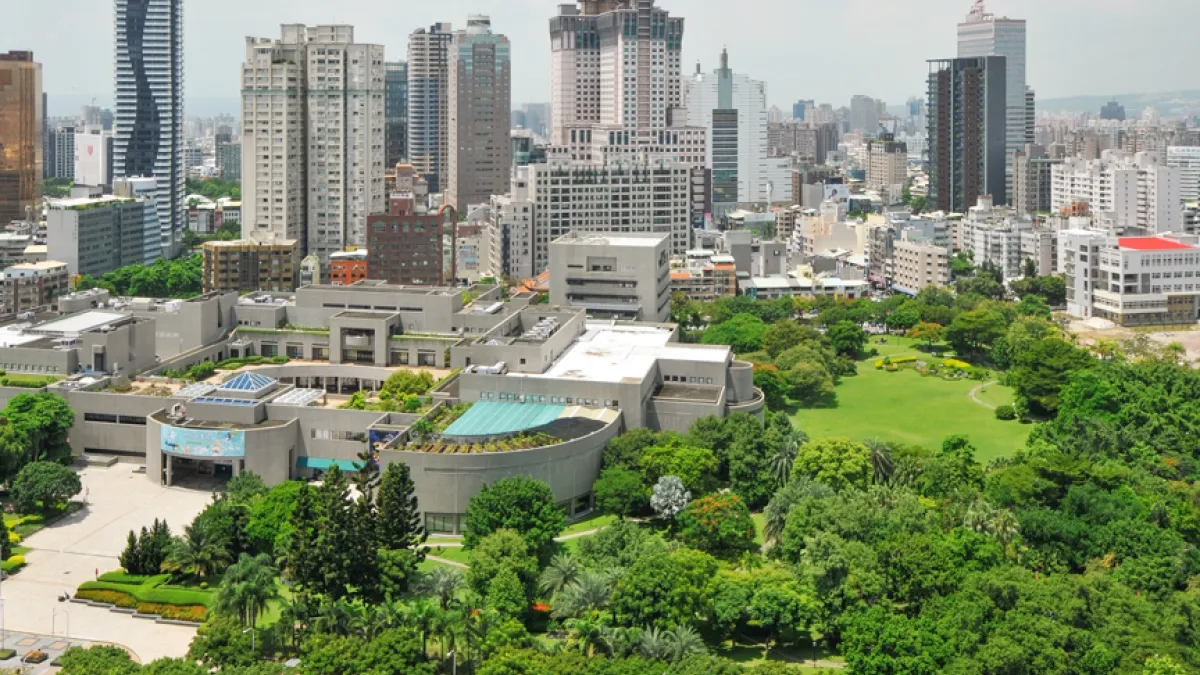 科博館特區擁有7萬6千多坪的綠帶空間、全國第二大的北區國民運動中心,成熟的生活機能、綠圓環道帶來的開闊視野與大棟距優勢。(圖/業者提供)