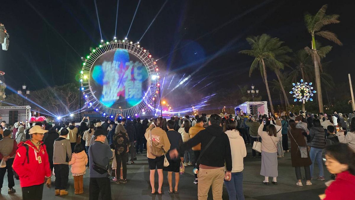 2025花蓮太平洋燈會以「百花齊放」為主題,帶來滿滿人潮,已突破35萬參觀人次。(圖/花蓮縣政府提供) 2025花蓮太平洋燈會以「百花齊放」為主題,帶來滿滿人潮,已突破35萬參觀人次。(圖/花蓮縣政府提供)