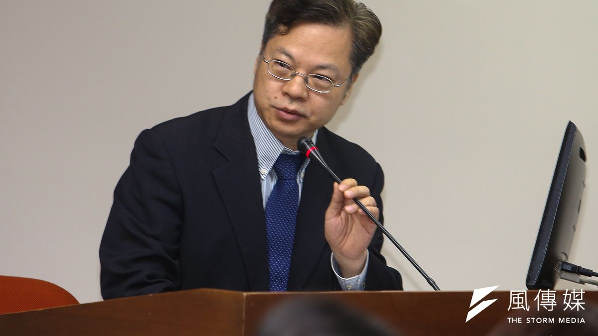 經濟部次長龔明鑫今(27)日表示,日前經濟部在一例一休上路後已密集與業者座談,並整理出5項業界修法建議。(資料照,陳明仁攝) 經濟部次長龔明鑫今(27)日表示,日前經濟部在一例一休上路後已密集與業者座談,並整理出5項業界修法建議。(資料照,陳明仁攝)