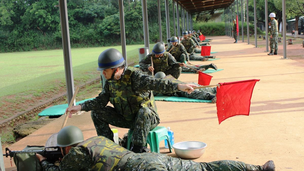 驗證訓練成果 彰縣後備部隊成功嶺實彈射擊 驗證訓練成果 彰縣後備部隊成功嶺實彈射擊