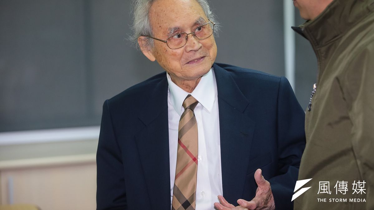 蔡寬裕表示,完成法律對轉型正義來說只是第一步,並不是最後一哩路,還有相當未解的問題,例如政治檔案完全公開就相當重要。(顏麟宇攝) 蔡寬裕表示,完成法律對轉型正義來說只是第一步,並不是最後一哩路,還有相當未解的問題,例如政治檔案完全公開就相當重要。(顏麟宇攝)