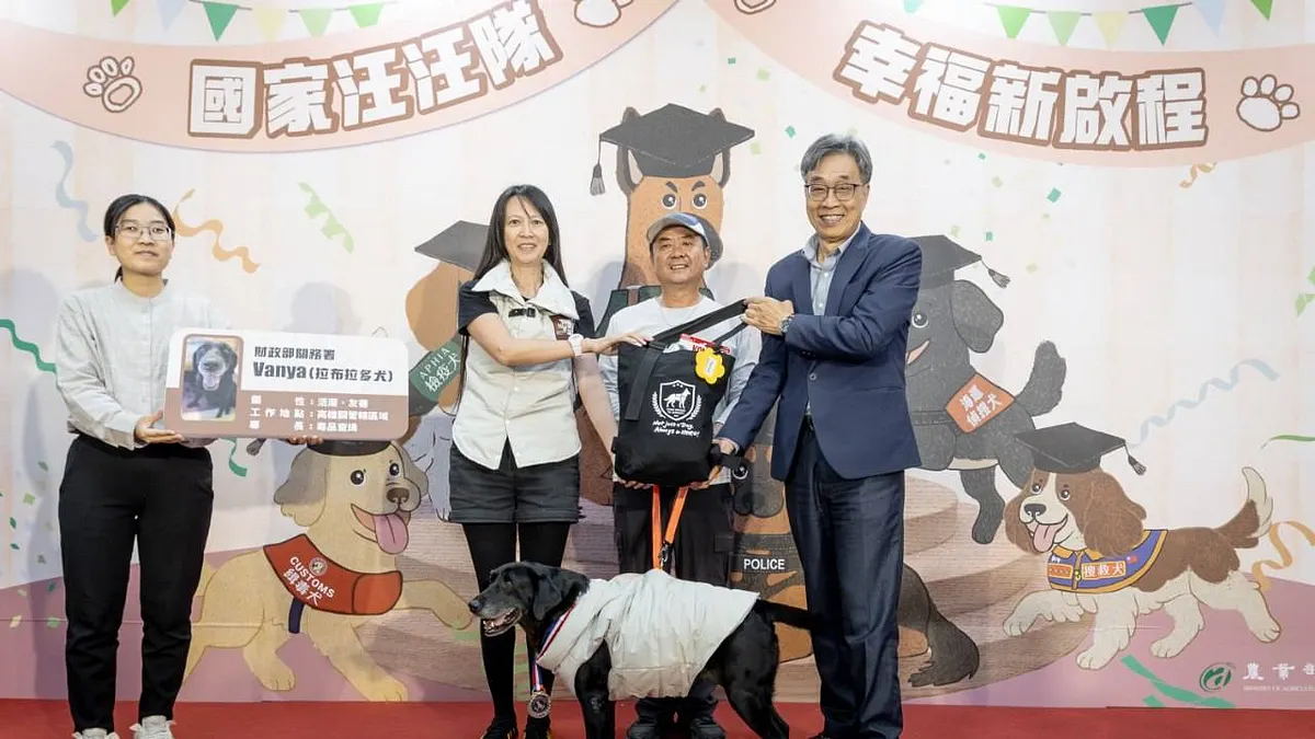 農業部為守護動物福祉,特於今(12)日舉辦「國家汪汪隊,幸福新啟程」退役犬表揚活動。(圖/動物保護司) 農業部為守護動物福祉,特於今(12)日舉辦「國家汪汪隊,幸福新啟程」退役犬表揚活動。(圖/動物保護司)