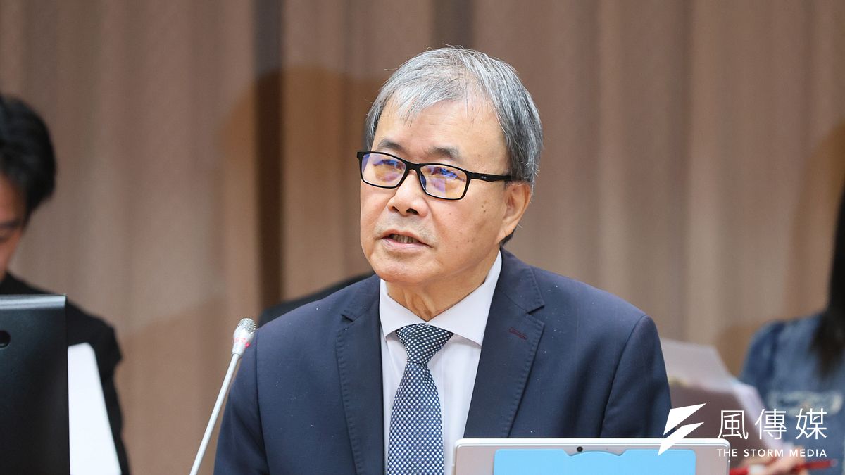鄭英耀對周景揚的精準理財能力給予高度肯定,台大及陽明交大等,這些學府應更加重視校務基金的有效運作。(顏麟宇攝) 鄭英耀對周景揚的精準理財能力給予高度肯定,台大及陽明交大等,這些學府應更加重視校務基金的有效運作。(顏麟宇攝)
