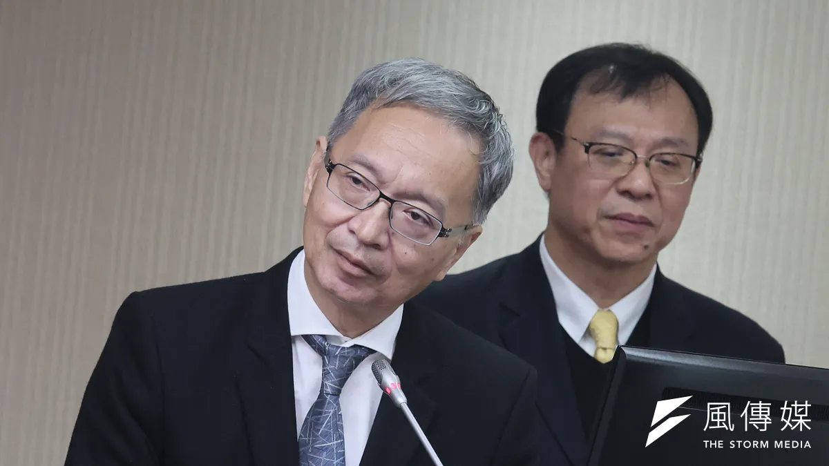 健保費漲不停,醫護人員合理配比仍然難做到。圖為衛福部長薛瑞元(左)、 健保署長石崇良(右)立法院備詢。(柯承惠攝) 健保費漲不停,醫護人員合理配比仍然難做到。圖為衛福部長薛瑞元(左)、 健保署長石崇良(右)立法院備詢。(柯承惠攝)