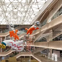 銀座の宇宙猫、最終章へ──GINZA SIXにて「BIG CAT BANG:THE FINAL」開催。(写真/Ginza Sixより) 銀座の宇宙猫、最終章へ──GINZA SIXにて「BIG CAT BANG:THE FINAL」開催。(写真/Ginza Sixより)