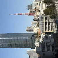 日本での不動産購入は4月からの新制度に要注意。写真は六本木・麻布台ヒルズと東京タワー。 日本での不動産購入は4月からの新制度に要注意。写真は六本木・麻布台ヒルズと東京タワー。