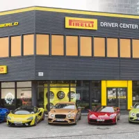 全球前5大、義大利知名輪胎製造商倍耐力(Pirelli)位於德國慕尼黑的專賣店。(翻攝自官方粉專) 全球前5大、義大利知名輪胎製造商倍耐力(Pirelli)位於德國慕尼黑的專賣店。(翻攝自官方粉專)