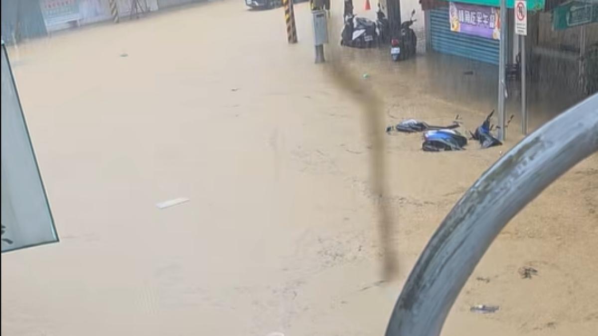 暴雨狂炸!北市內湖南港「馬路變黃河」 高嘉瑜曝淹水畫面:排水孔變噴泉