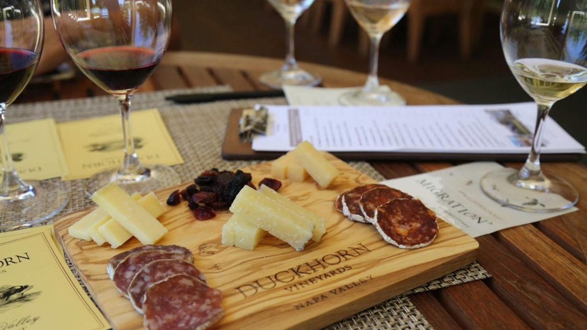 北加州納帕山谷有多間知名酒莊,其中Duckhorn因為被歐巴馬選為就職午宴的宴客酒而聲名遠播。(圖/艾莉邊走邊聊提供) 北加州納帕山谷有多間知名酒莊,其中Duckhorn因為被歐巴馬選為就職午宴的宴客酒而聲名遠播。(圖/艾莉邊走邊聊提供)