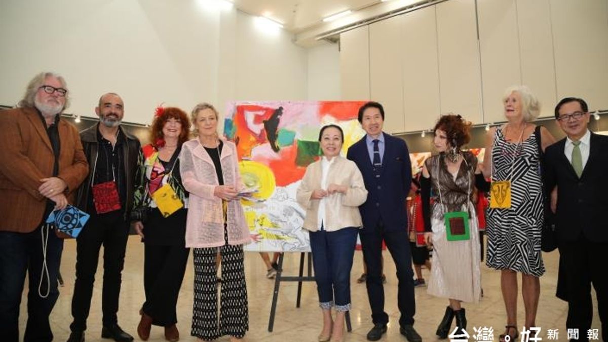 帶領鄒族部落孩子 國際藝術家齊聚繪愛心 帶領鄒族部落孩子 國際藝術家齊聚繪愛心