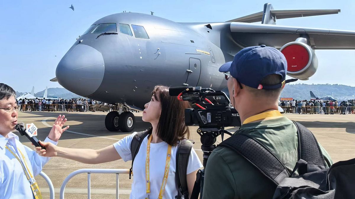 海軍前艦長、海軍官校軍事學科部教官呂禮詩2024年11月參加廣東珠海航展,他哽咽表示,他要讓台灣觀眾知道,「我們中國有多強」。(取自呂禮詩臉書) 海軍前艦長、海軍官校軍事學科部教官呂禮詩2024年11月參加廣東珠海航展,他哽咽表示,他要讓台灣觀眾知道,「我們中國有多強」。(取自呂禮詩臉書)