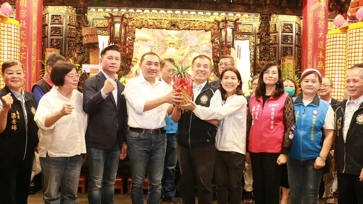 侯友宜臉書貼文致白色力量的同伴們的選票決定台灣未來四年,喊話1月13日,選票不要浪費白投,政黨要輪替,票投3號侯友宜、趙少康。(資料照/李梅瑛攝)