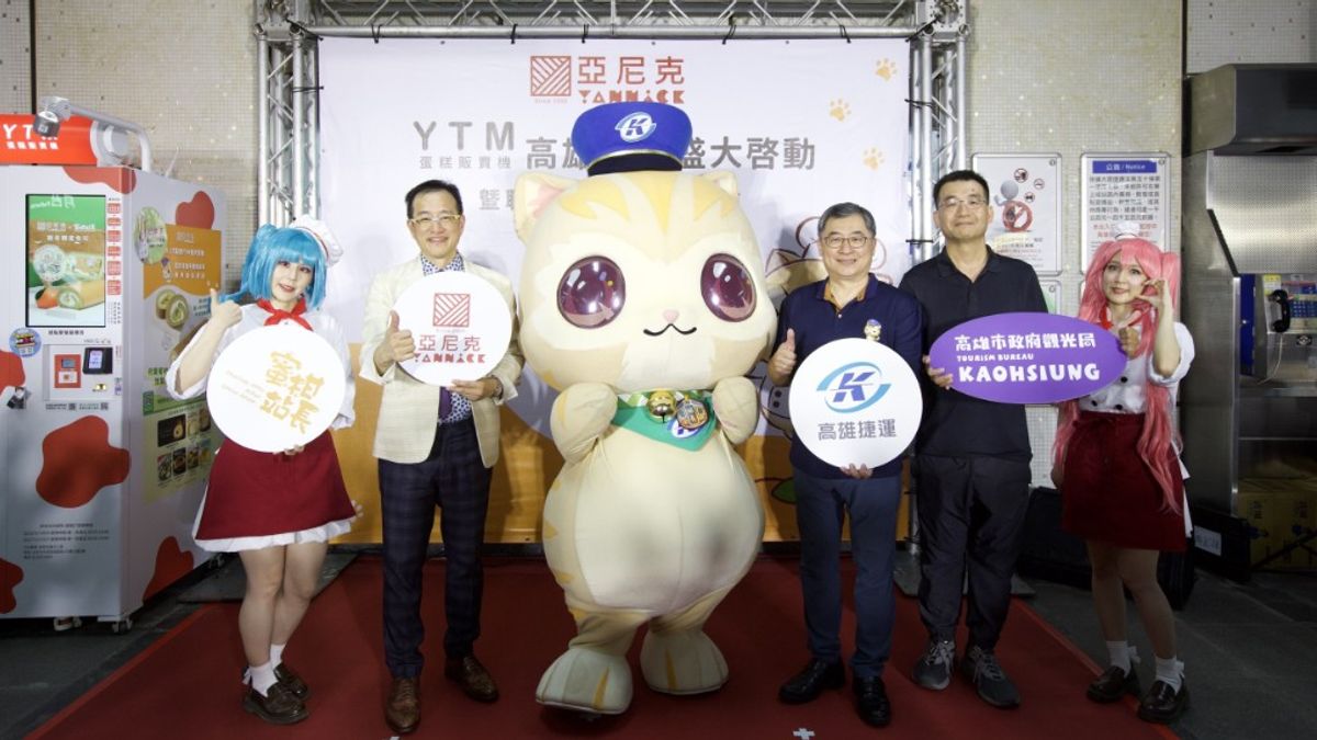 高捷公司總經理王亞洲、亞尼克董事長吳宗恩、「大蜜柑站長」與輕軌少女隊歡慶「元氣蜜柑生乳捲」開賣。(圖/高雄捷運公司提供) 高捷公司總經理王亞洲、亞尼克董事長吳宗恩、「大蜜柑站長」與輕軌少女隊歡慶「元氣蜜柑生乳捲」開賣。(圖/高雄捷運公司提供)