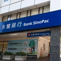 永豐銀行響應「金融業深化社會信任與回饋行動指引」,聚焦員工、客戶及社會三大核心,將回饋行動由附加性作為提升至經營核心策略,打造信任金融、實踐金融大回饋 永豐銀行響應「金融業深化社會信任與回饋行動指引」,聚焦員工、客戶及社會三大核心,將回饋行動由附加性作為提升至經營核心策略,打造信任金融、實踐金融大回饋