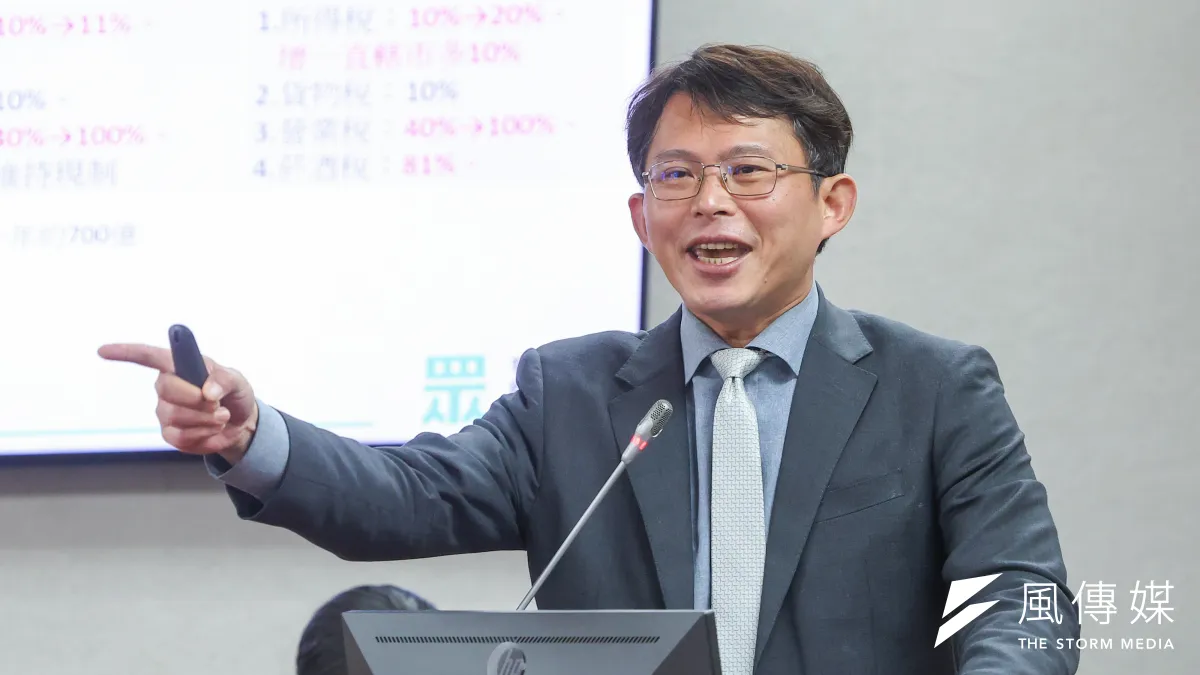 民眾黨立院黨團總召黃國昌、立委陳昭姿今(25)日召開記者會,砲轟衛福部霸凌調查報告比勞動部還爛。(顏麟宇攝)
