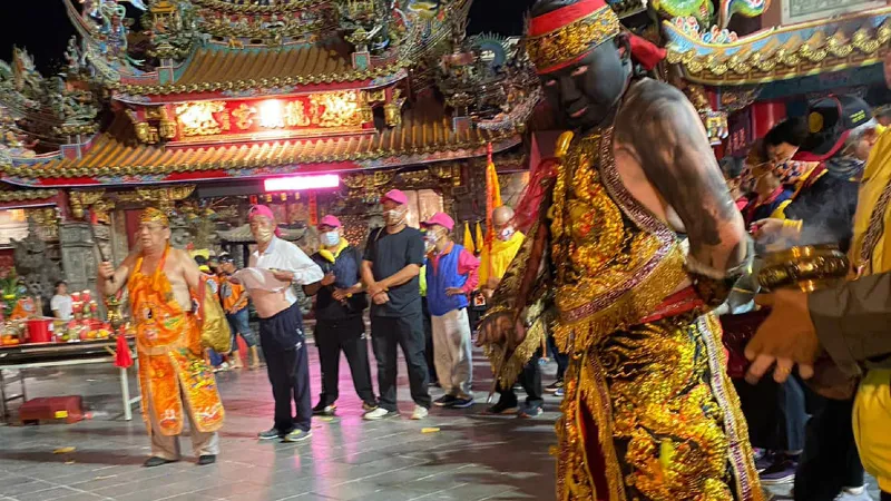 掌摑女信徒挨轟!乩童本尊親上火線:沒有私人恩怨 真實職業曝光 | 吳哲宜 | 全解析 - 風傳媒