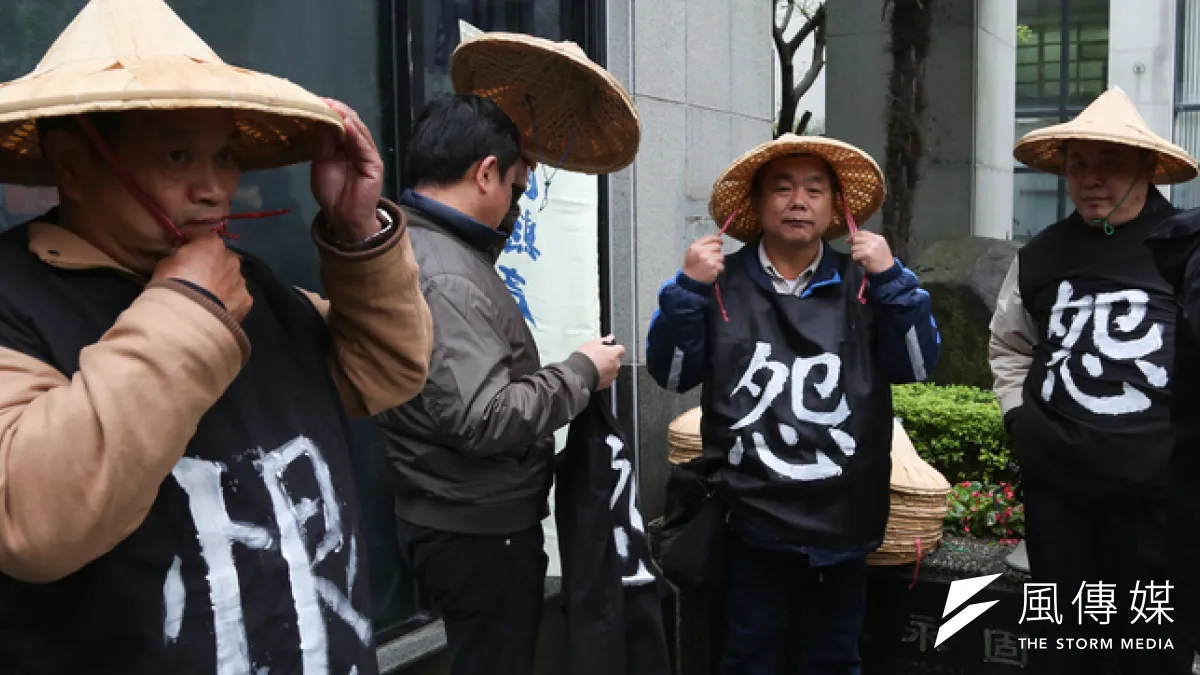 立委黃志雄指出,關場工人案提告前後引發不同標準的疑慮,傷害公平正義。(余志偉攝)
