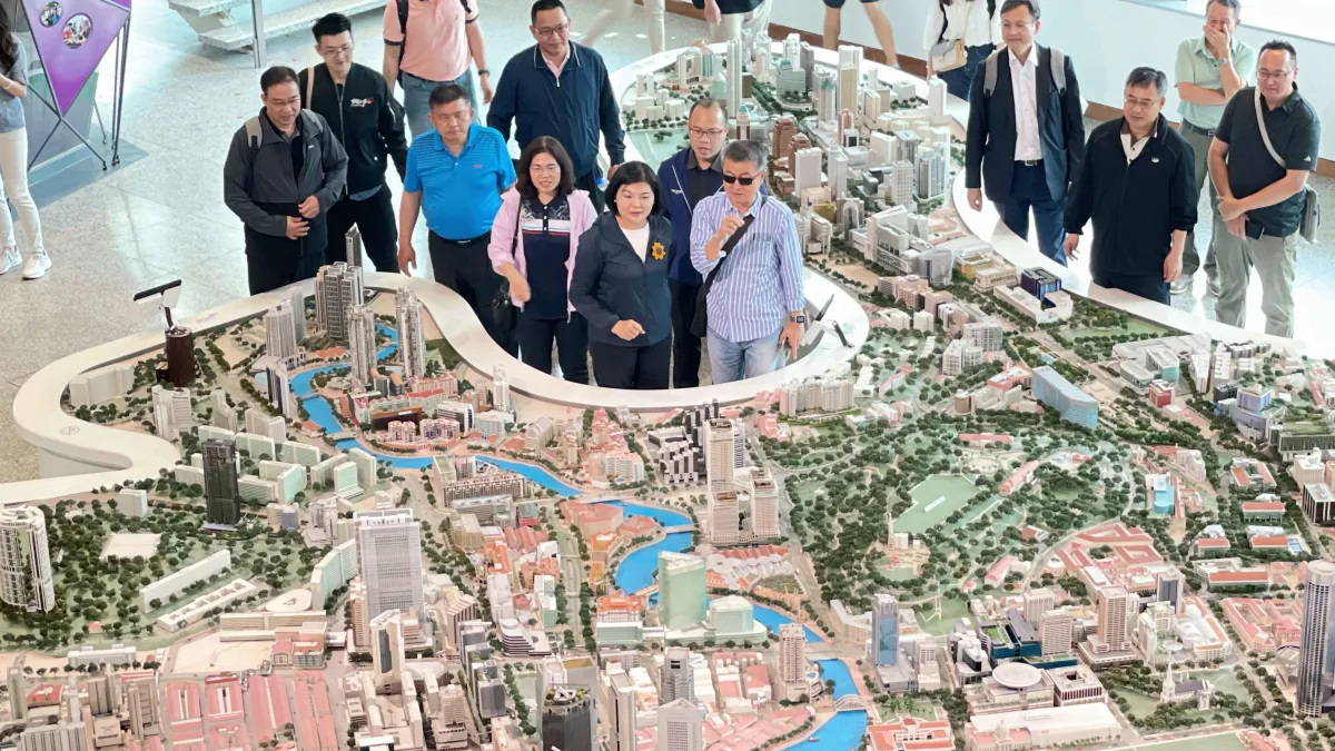 張麗善率團赴星馬第一站參觀新加坡城市規劃展覽館,汲取新加坡經驗升級雲林。(圖/雲林縣政府新聞處提供)