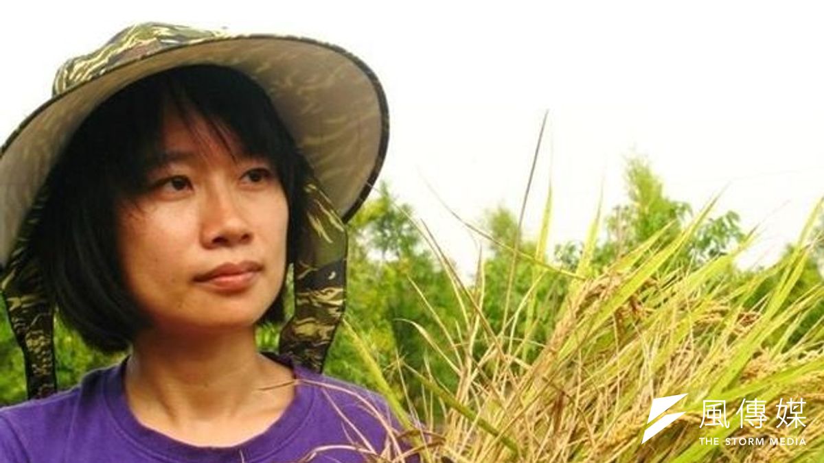 詩人的女兒、 土地的女兒,作家吳音寧25日帶領走讀她的家鄉、她的父親吳晟的詩。(齊東詩舍) 詩人的女兒、 土地的女兒,作家吳音寧25日帶領走讀她的家鄉、她的父親吳晟的詩。(齊東詩舍)