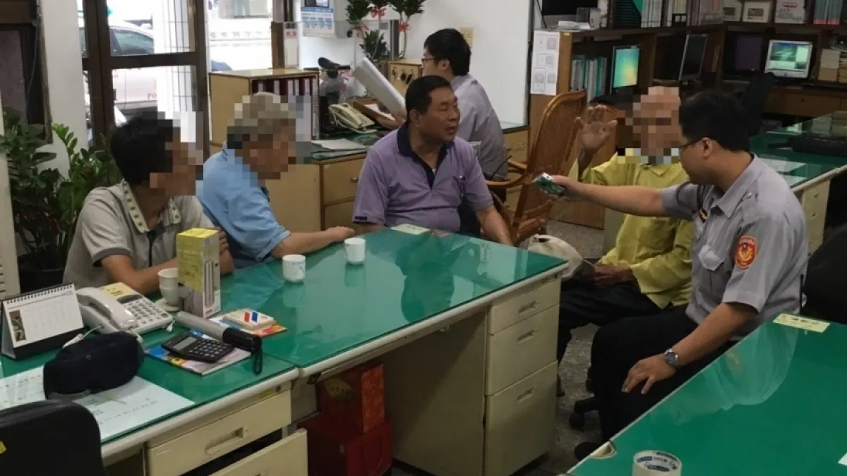 老翁身疾纏身無力付車資 警助渡困境
